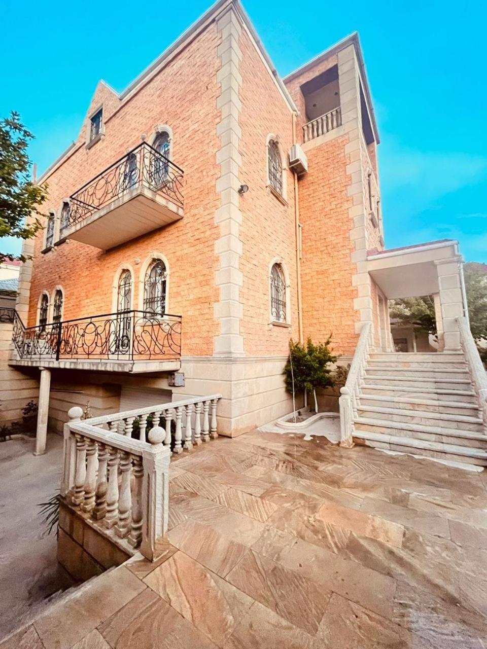 5 bedroom Villa for up to 10 people