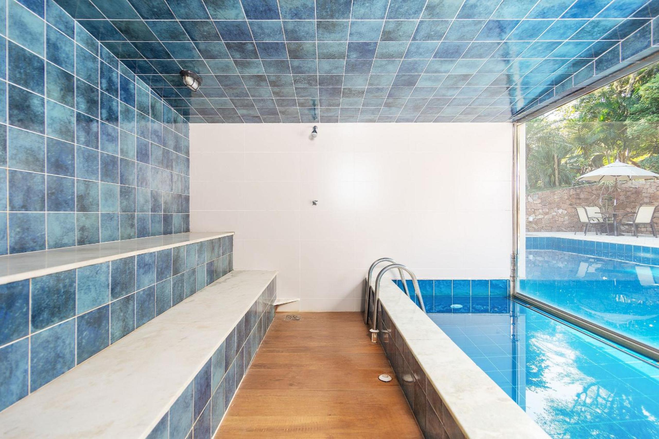 BZ62 Center! Large house, 5 suites and gourmet area