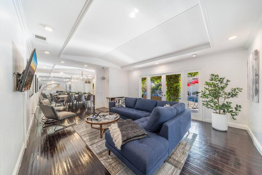 Stunning Beverly Hills Retreat 12-Bed Oasis with Heated Pool, Hot Tub