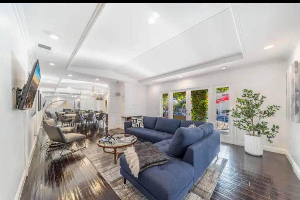 Stunning Beverly Hills Retreat 12-Bed Oasis with Heated Pool, Hot Tub