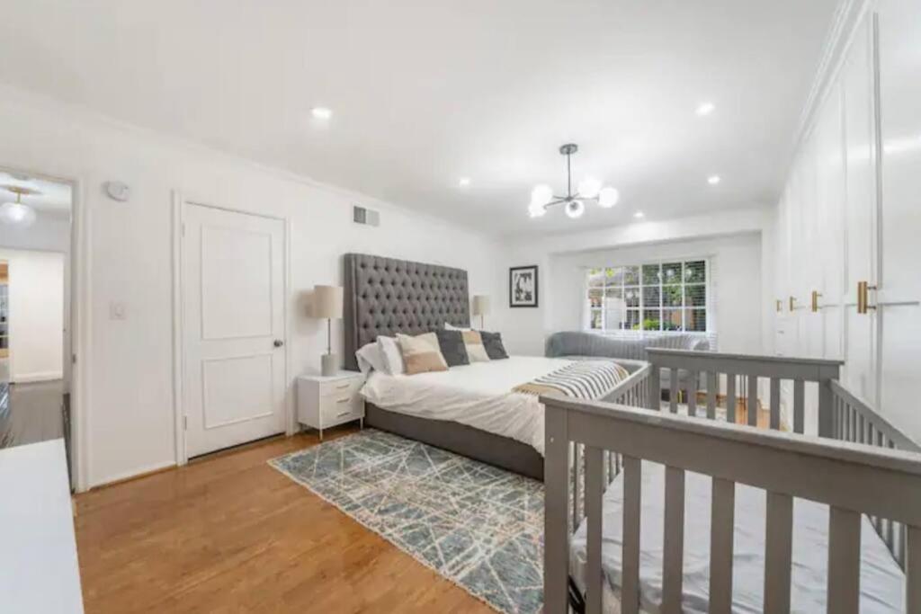 Stunning Beverly Hills Retreat 12-Bed Oasis with Heated Pool, Hot Tub