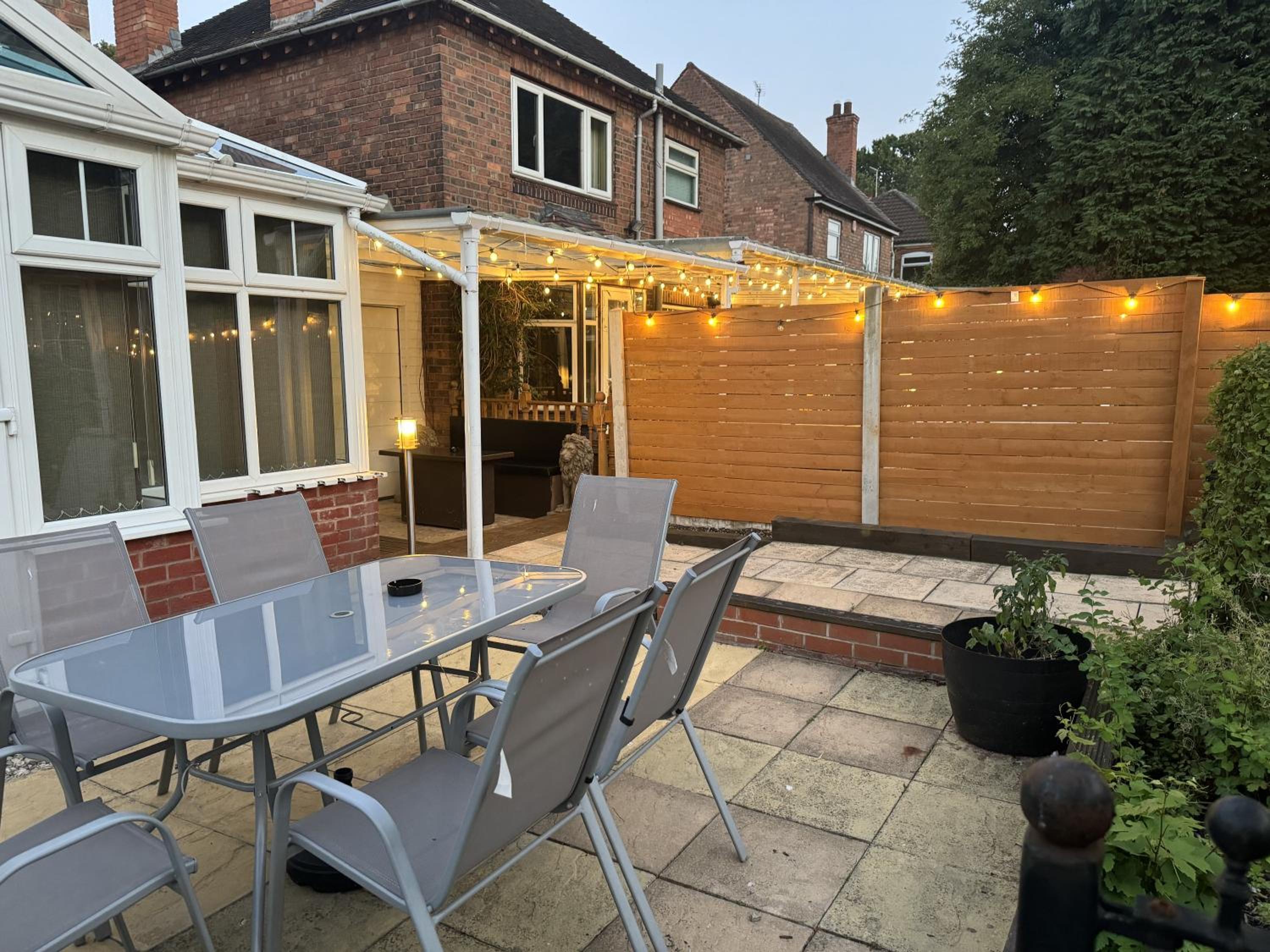 Huge 9 Bed Property Sleeps 17, Near NEC, City Centre, HS2 view 5