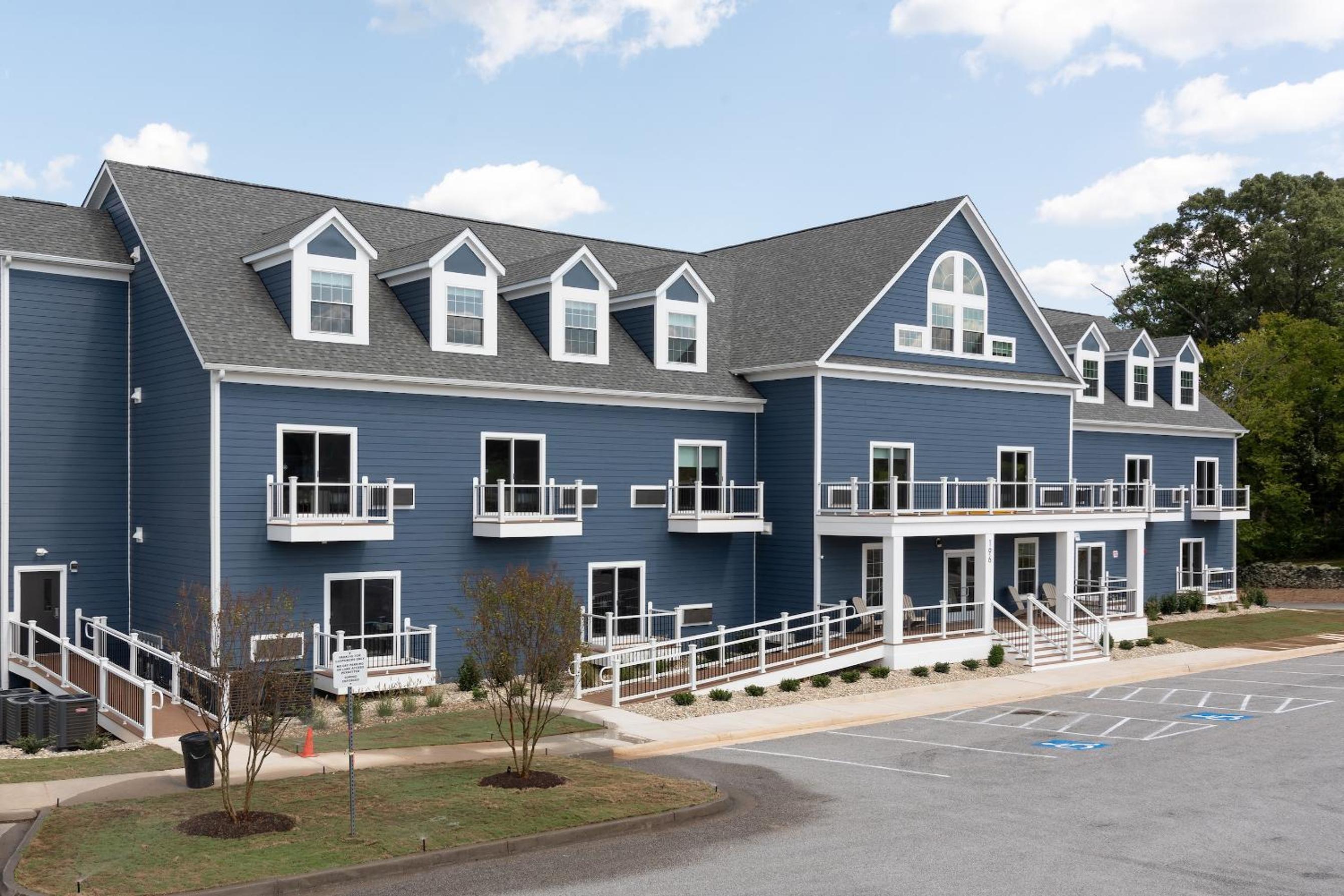 Boardwalk Hotel On Lake Anna By Kasa view 5