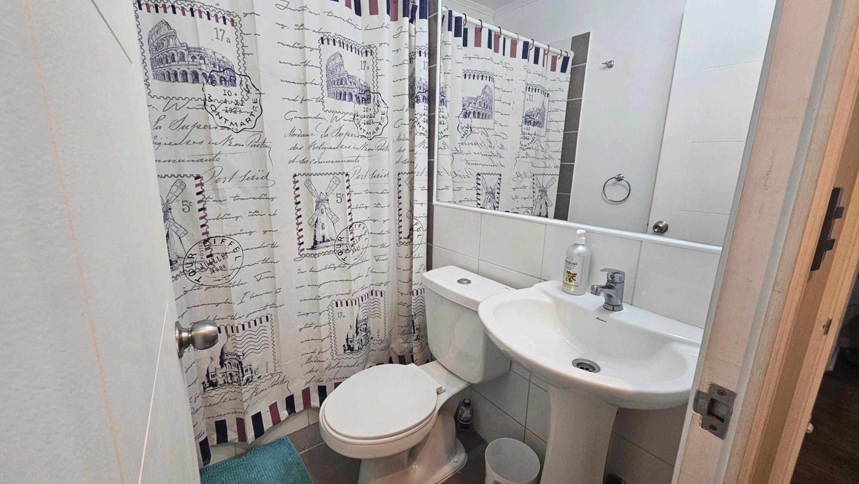Oceana Suites en Los Maticos - estacionamiento en sector residencial