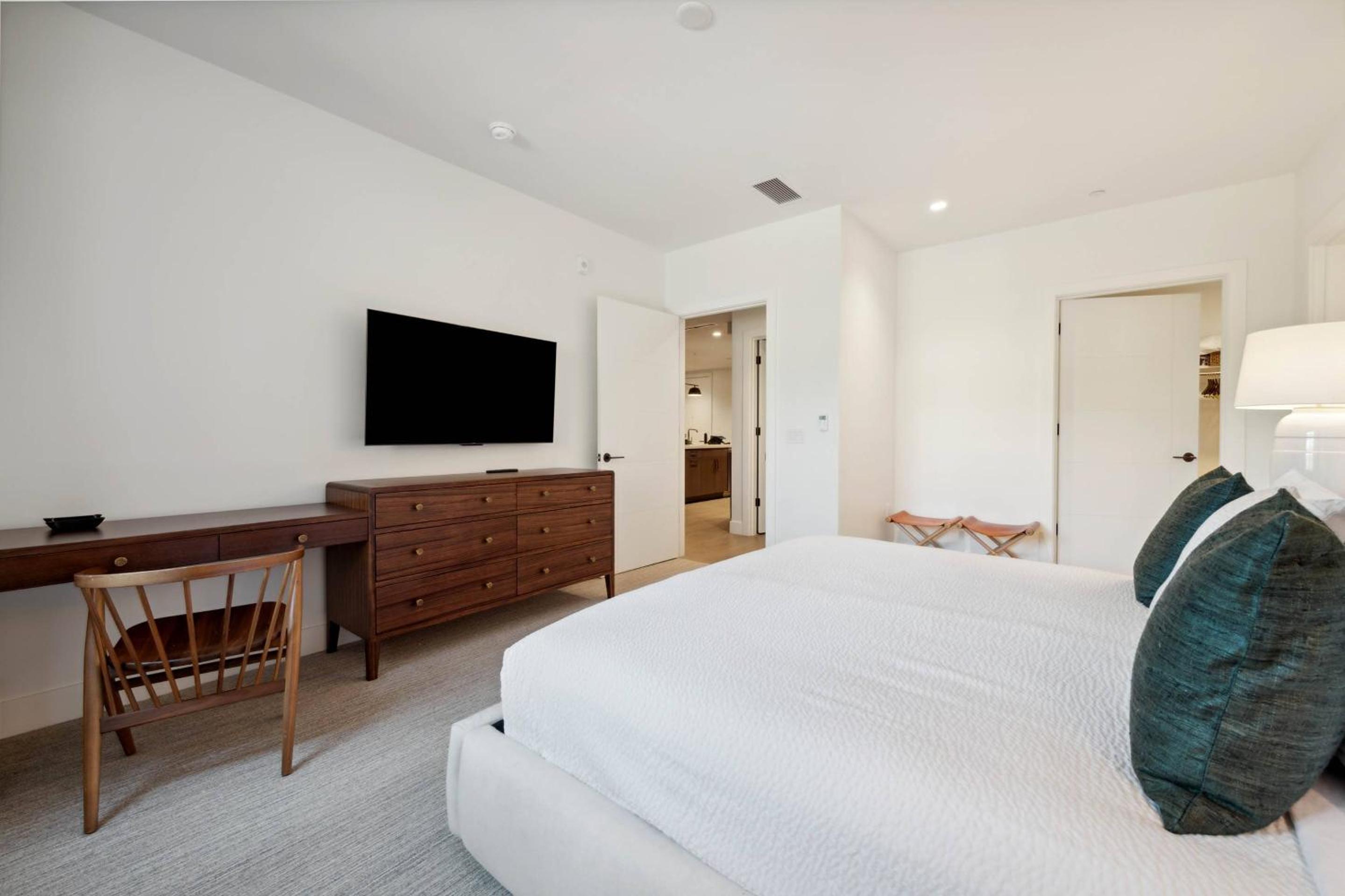 Frontgate 206 by East West Hospitality