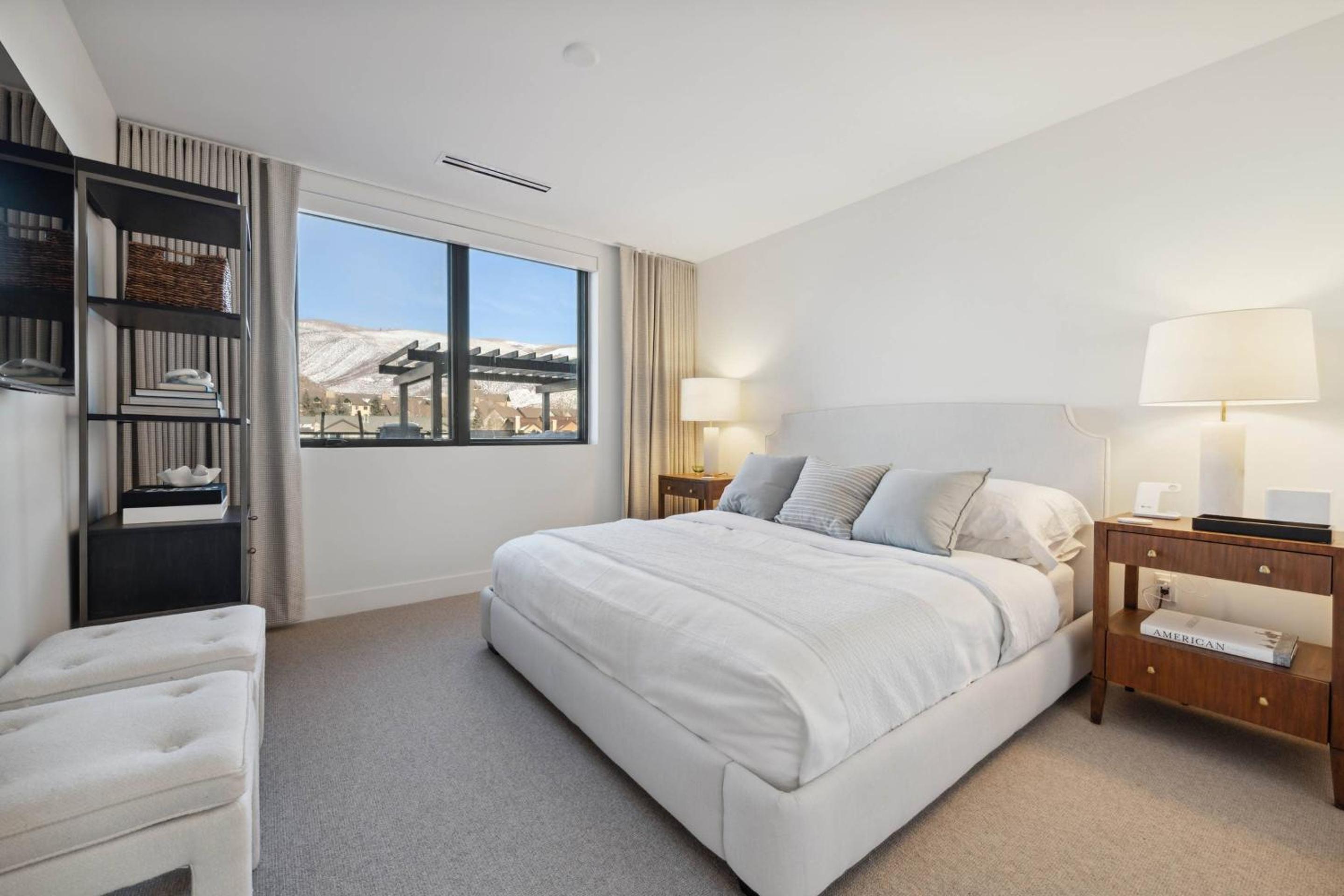 Frontgate 206 by East West Hospitality