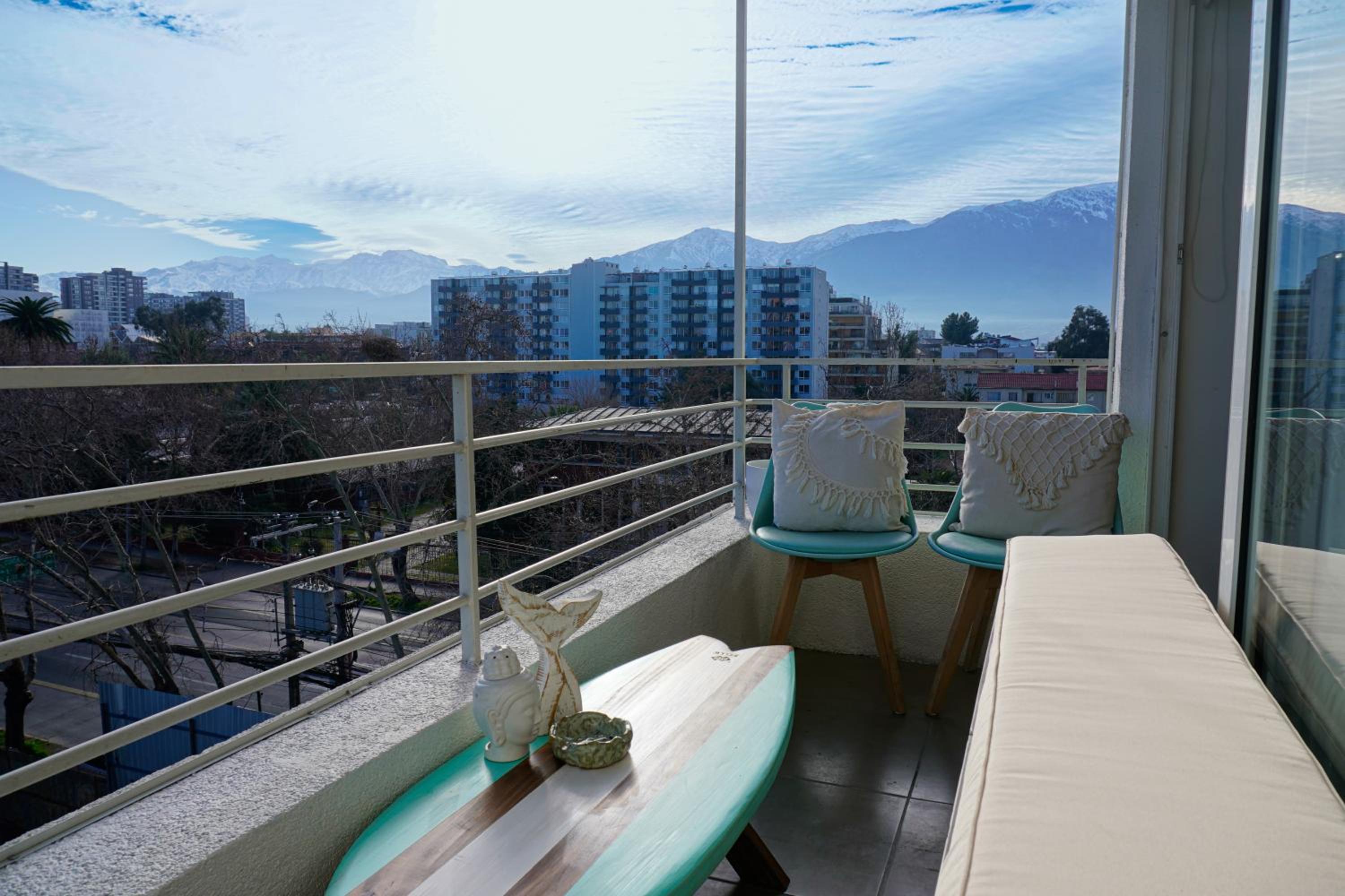 Amplio departamento con vista a la Cordillera