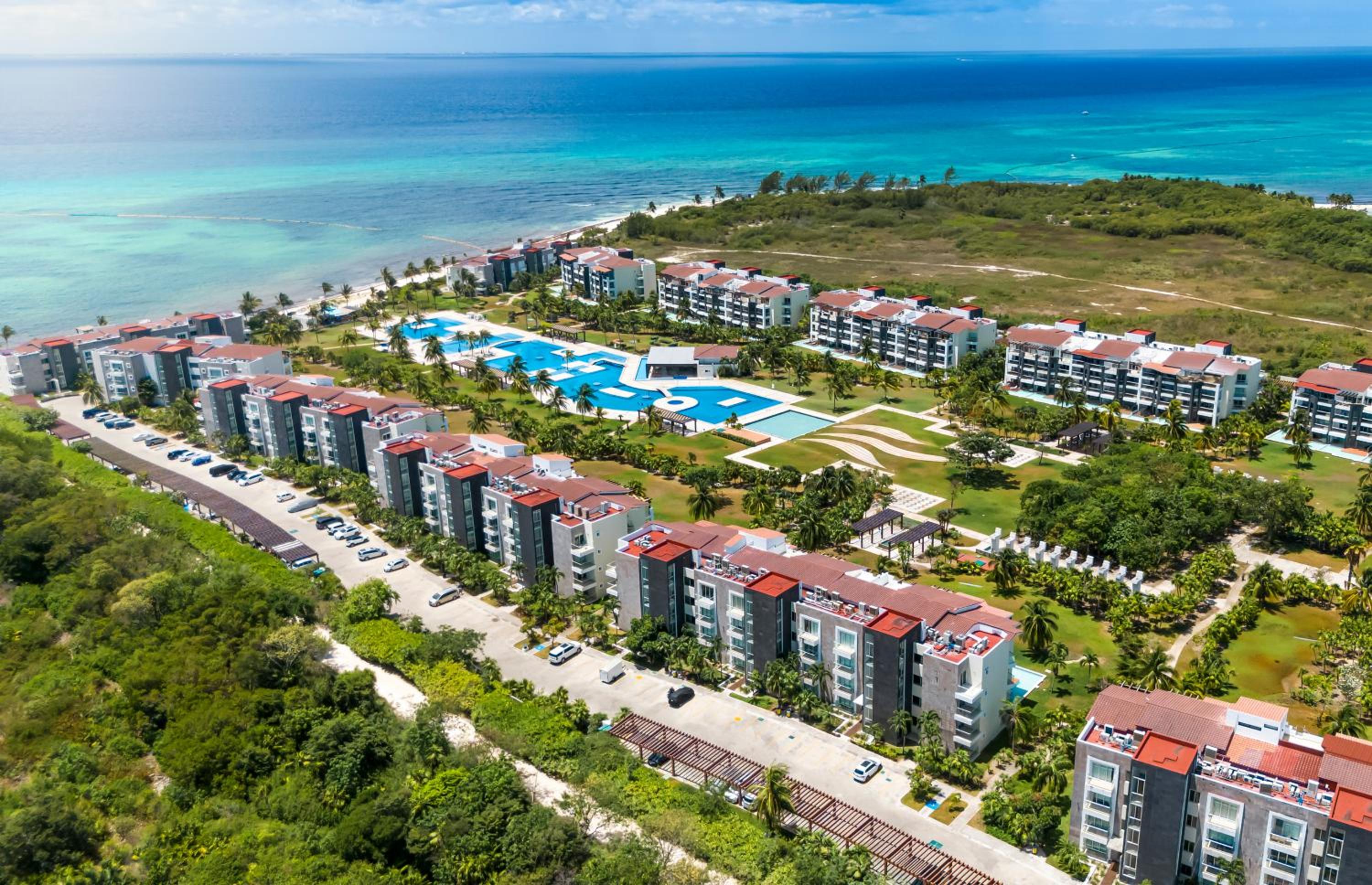Mareazul 202S Oceanfront 2BR with Plunge Pool
