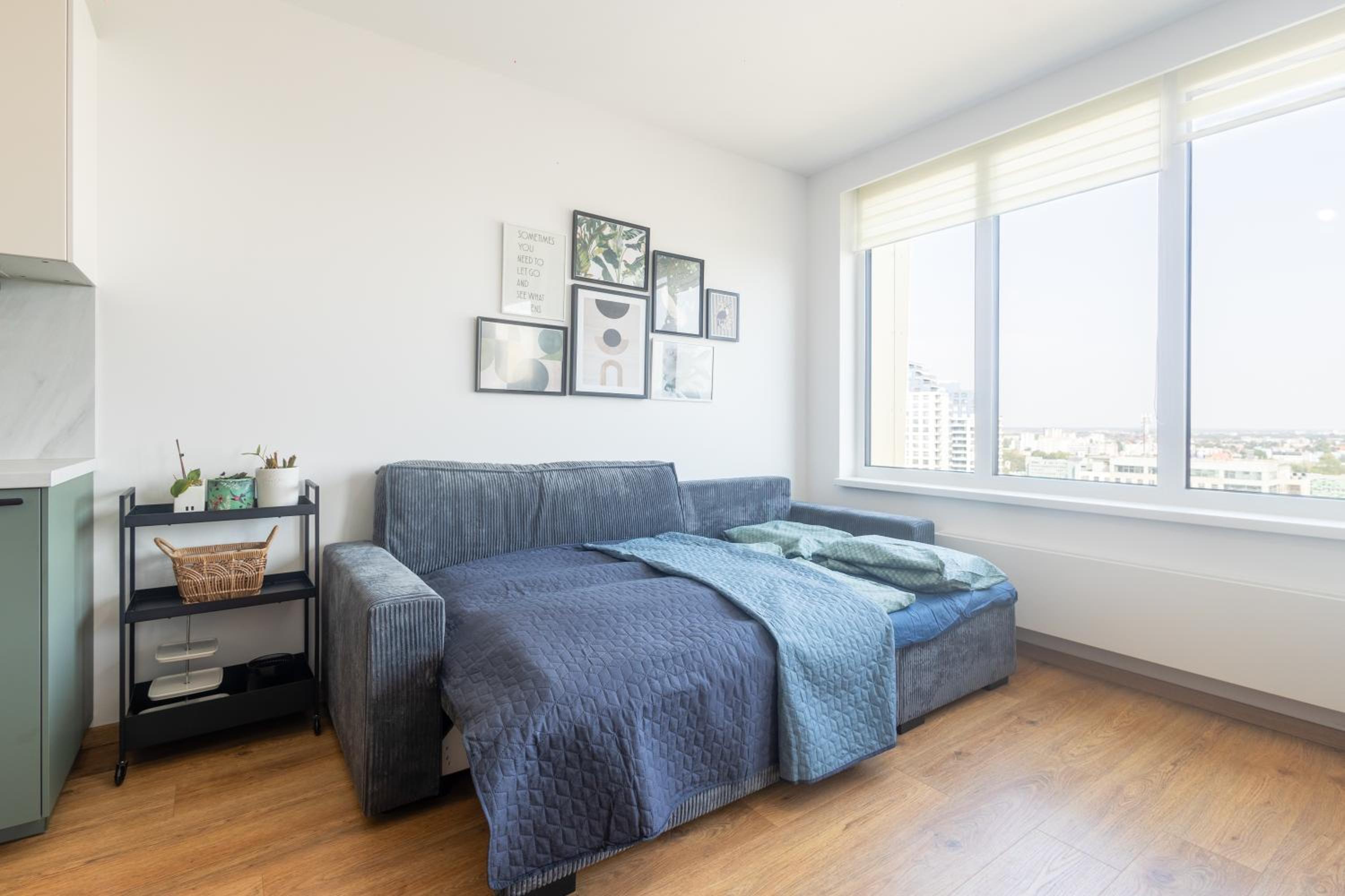 Downtown 2 rooms apartment 18th floor with free parking
