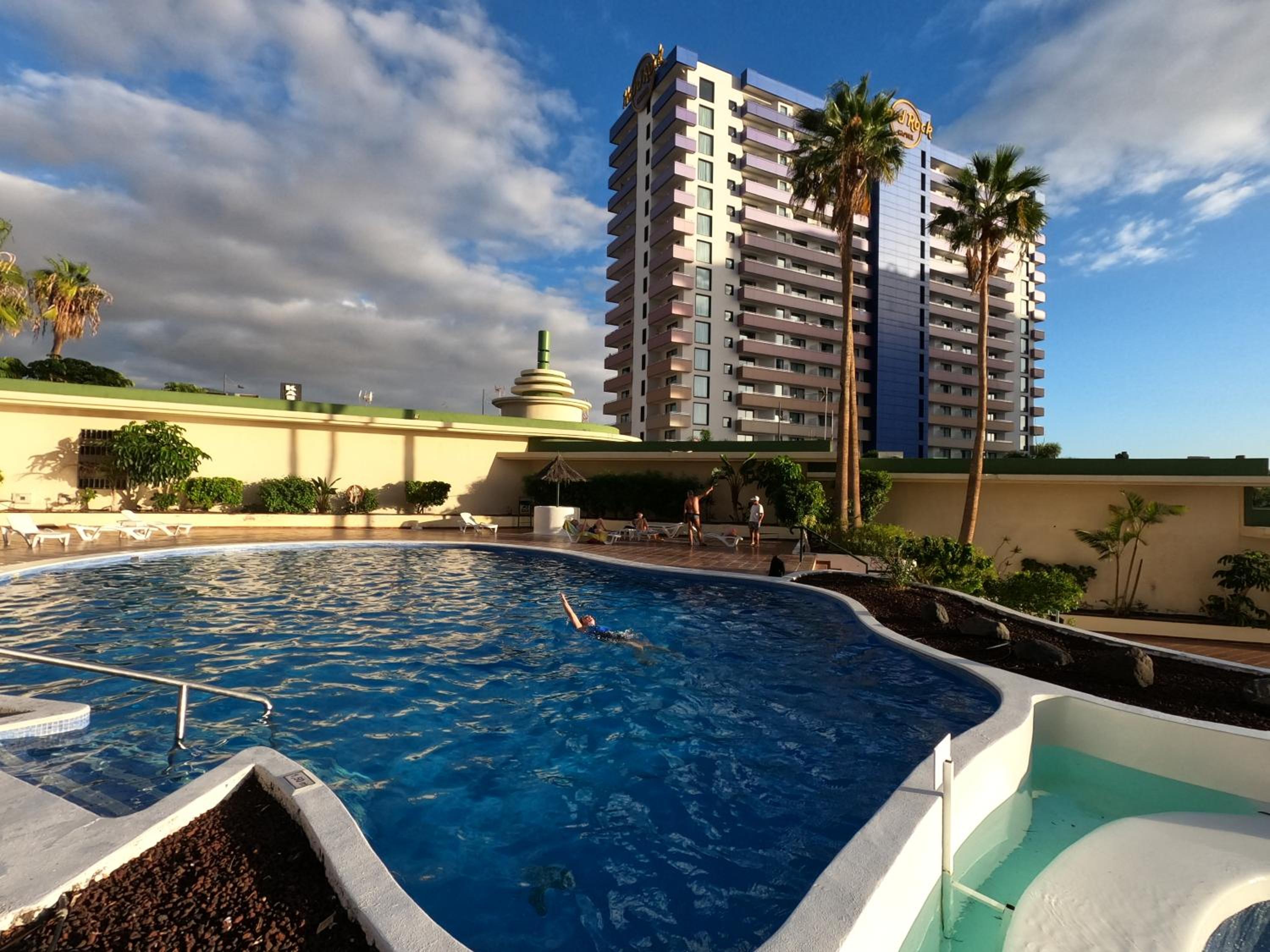 Sunny Vibes Apartment with Pool & Ocean Views