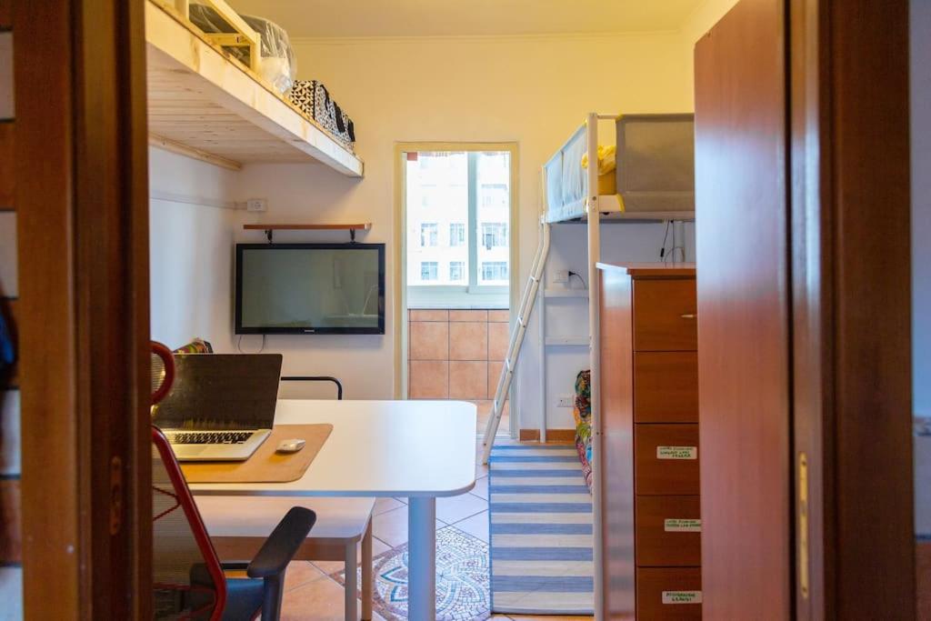 Top Floor Studio, Central & Quiet