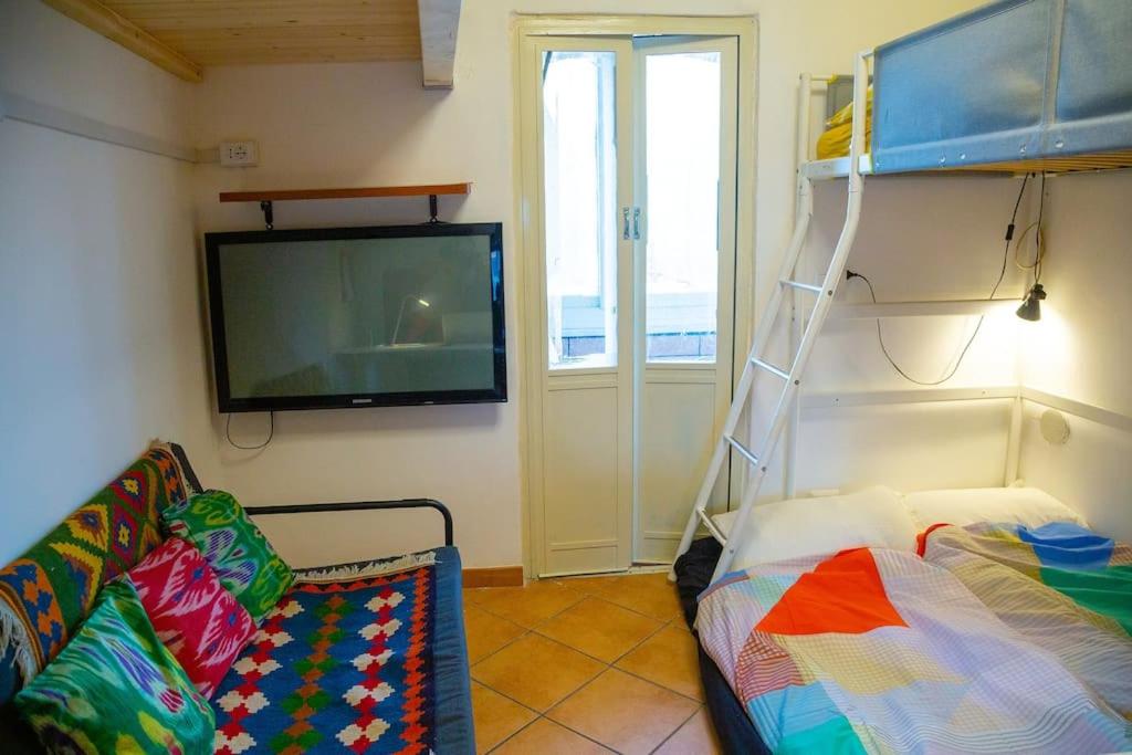 Top Floor Studio, Central & Quiet