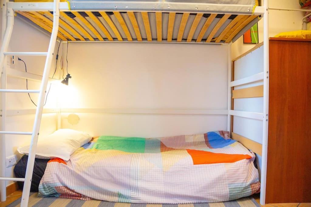 Top Floor Studio, Central & Quiet