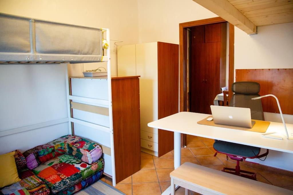 Top Floor Studio, Central & Quiet