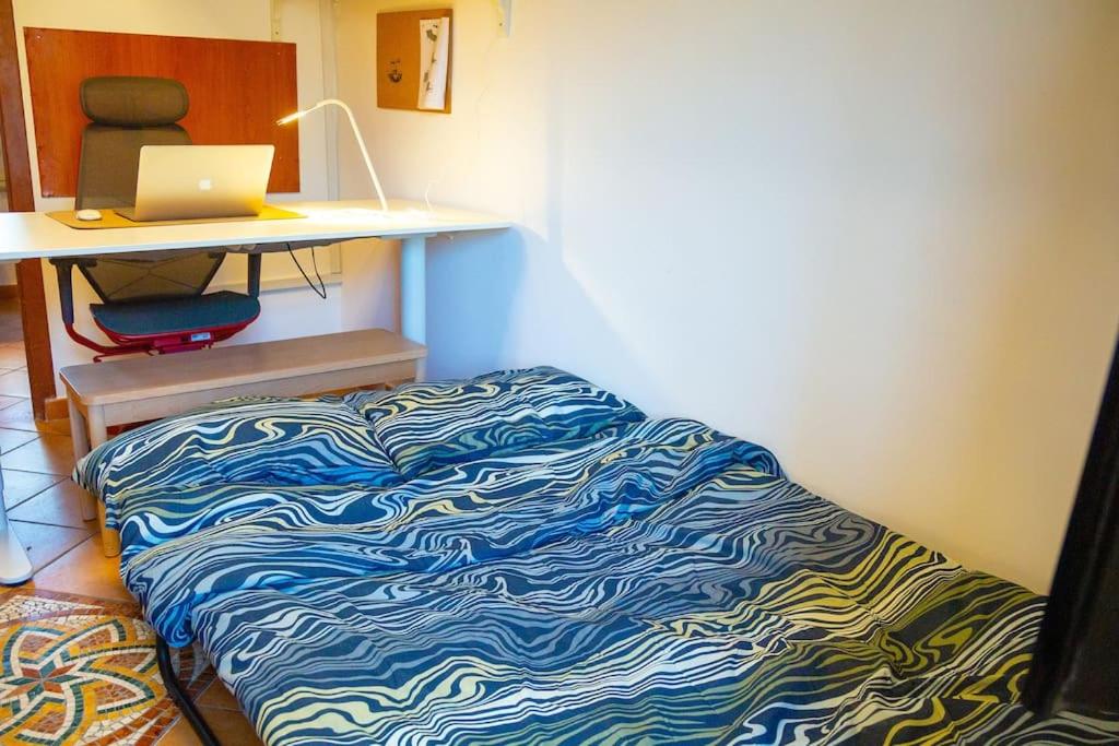 Top Floor Studio, Central & Quiet