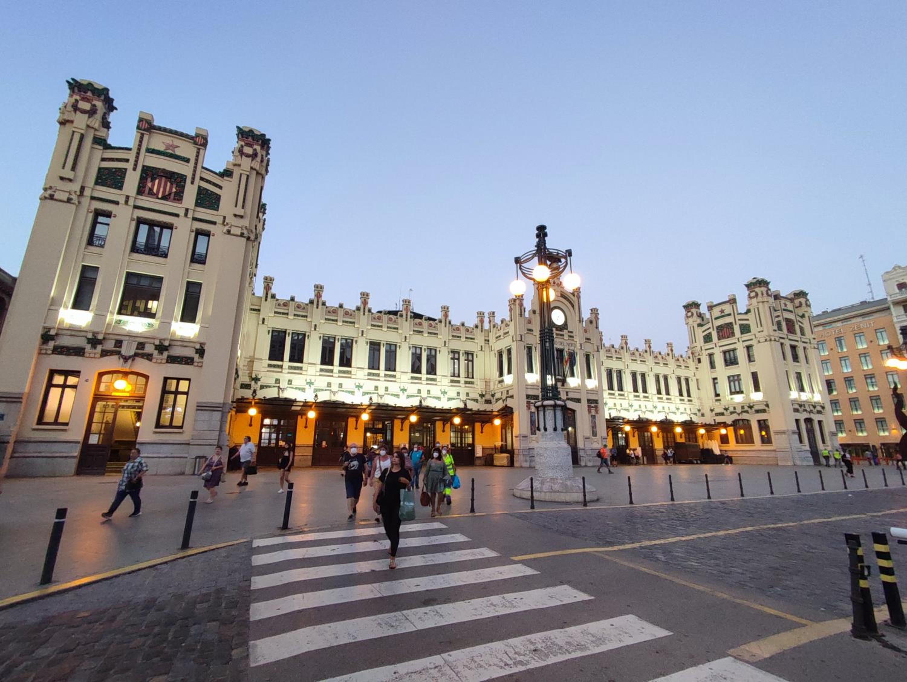 Turia Gardens Rooms - Authentic Valencia Downtown Parklife - VLC Urban Rental