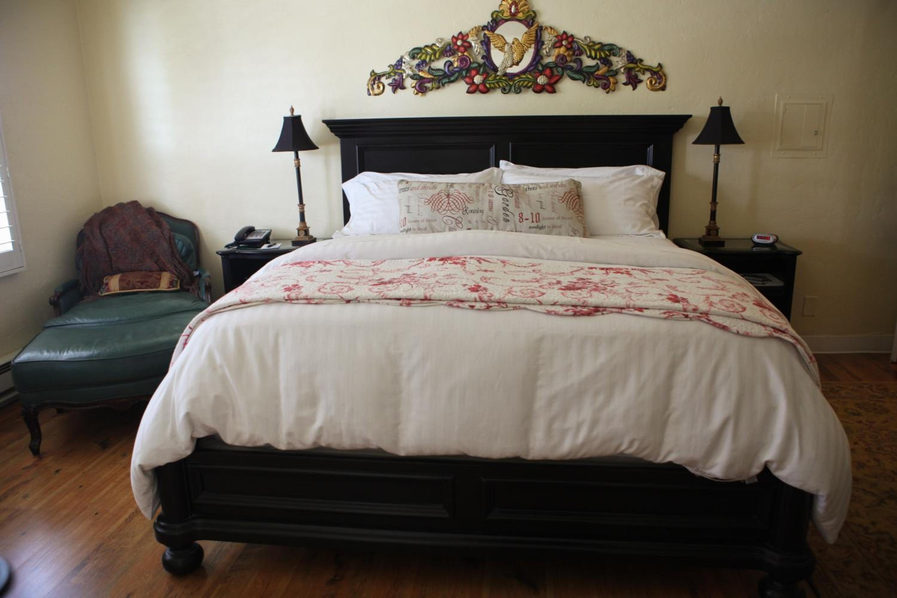 Half Moon Bay Vacations - Half Moon Bay Inn - Main Street Downtown - Property Image 30