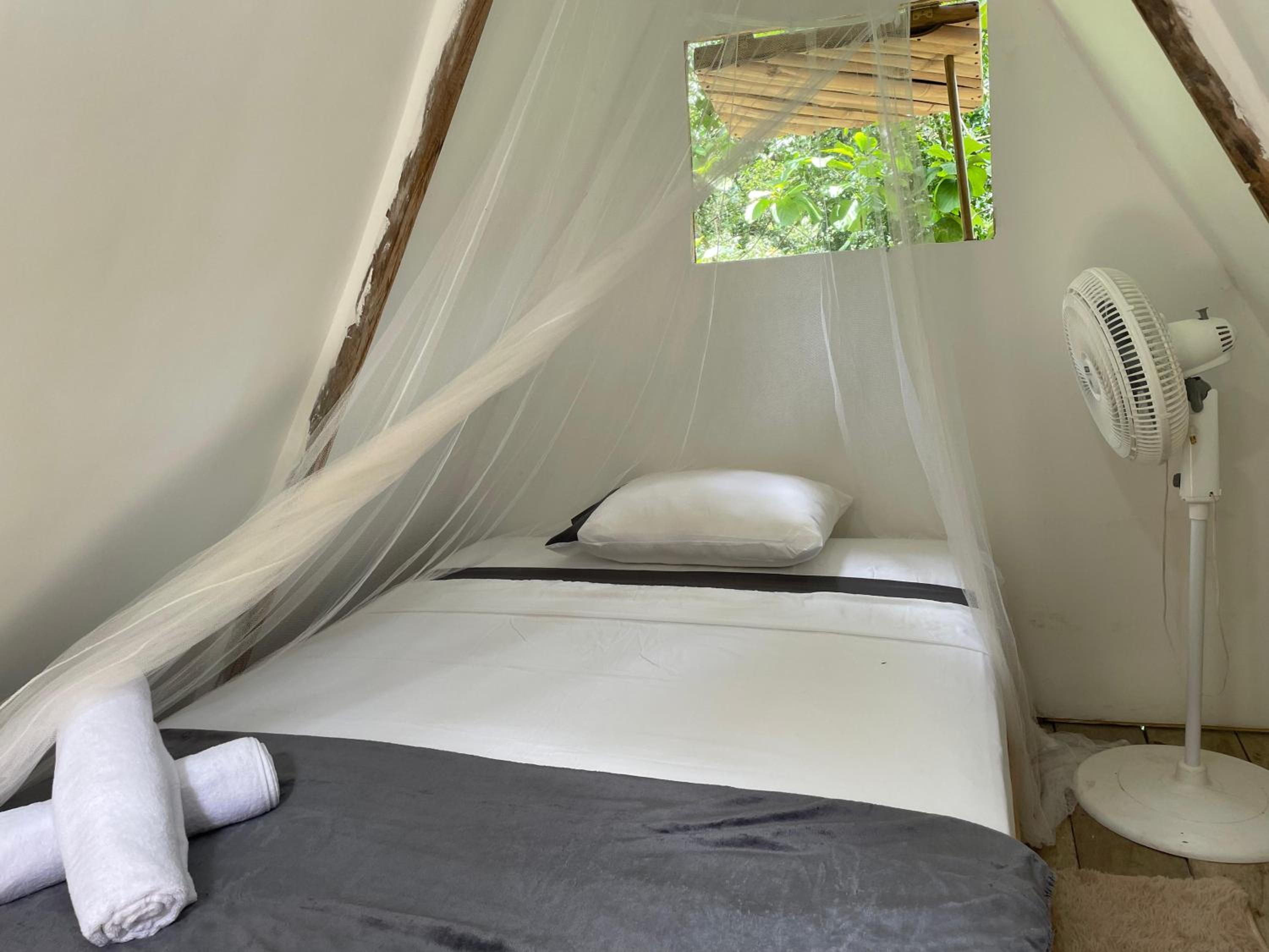 Cascada escondida glamping