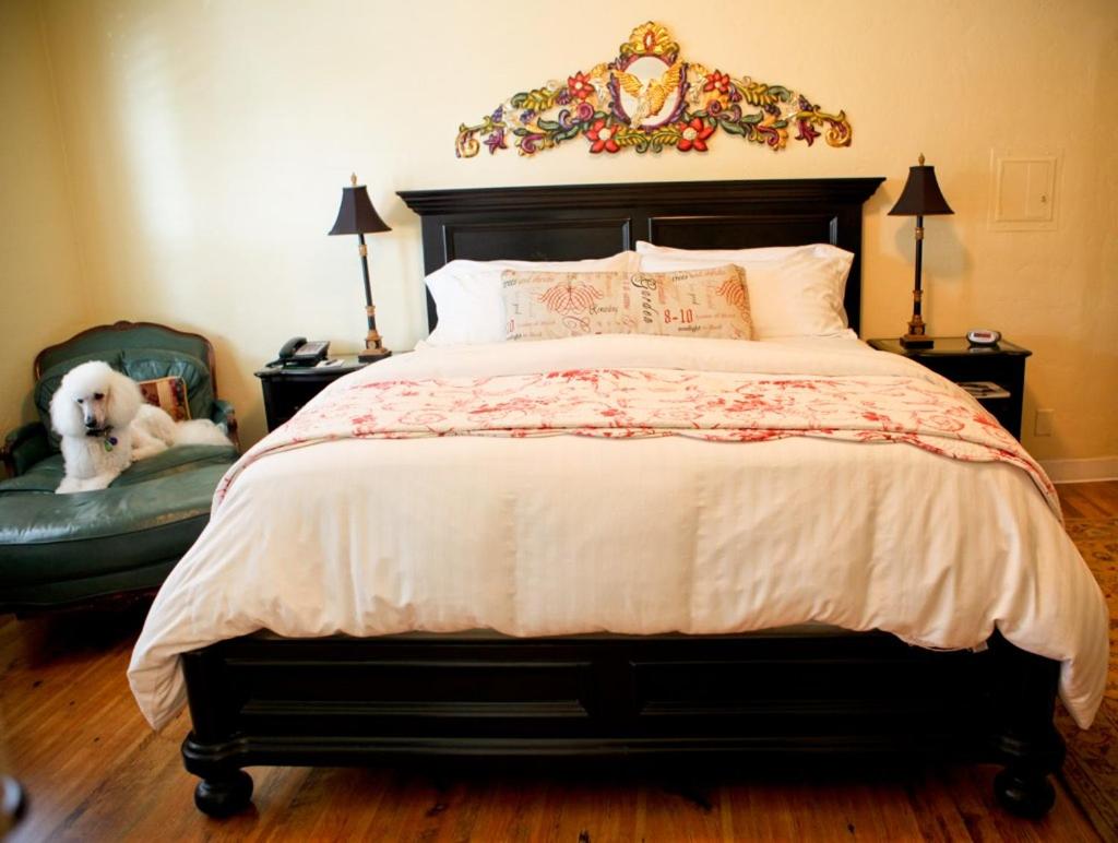 Half Moon Bay Vacations - Half Moon Bay Inn - Main Street Downtown - Property Image 35