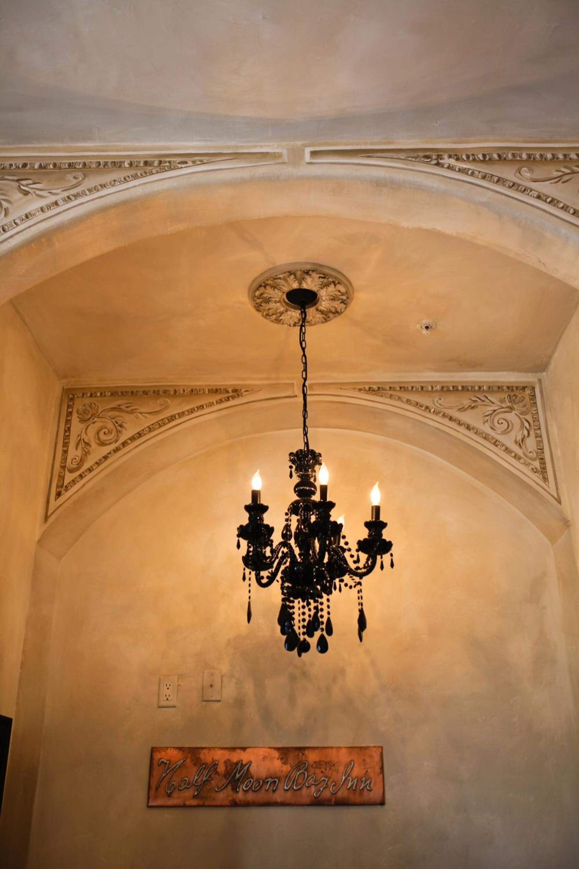 Half Moon Bay Vacations - Half Moon Bay Inn - Main Street Downtown - Property Image 5