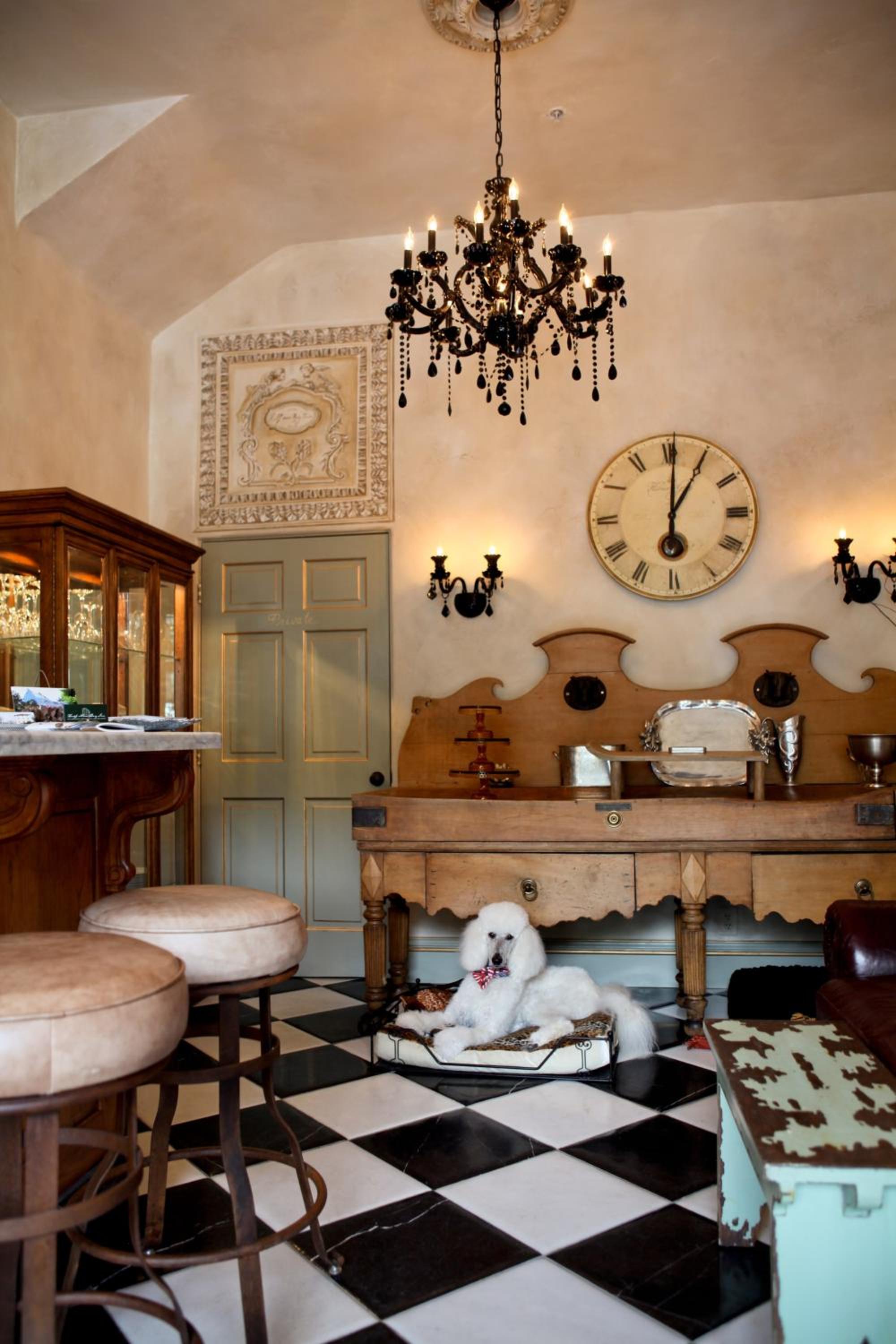 Half Moon Bay Vacations - Half Moon Bay Inn - Main Street Downtown - Property Image 2