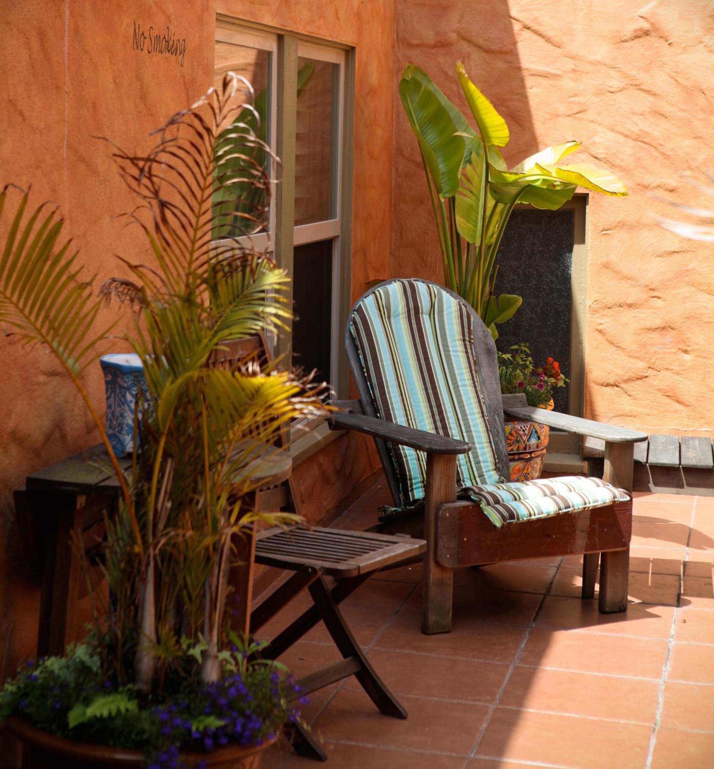 Half Moon Bay Vacations - Half Moon Bay Inn - Main Street Downtown - Property Image 11