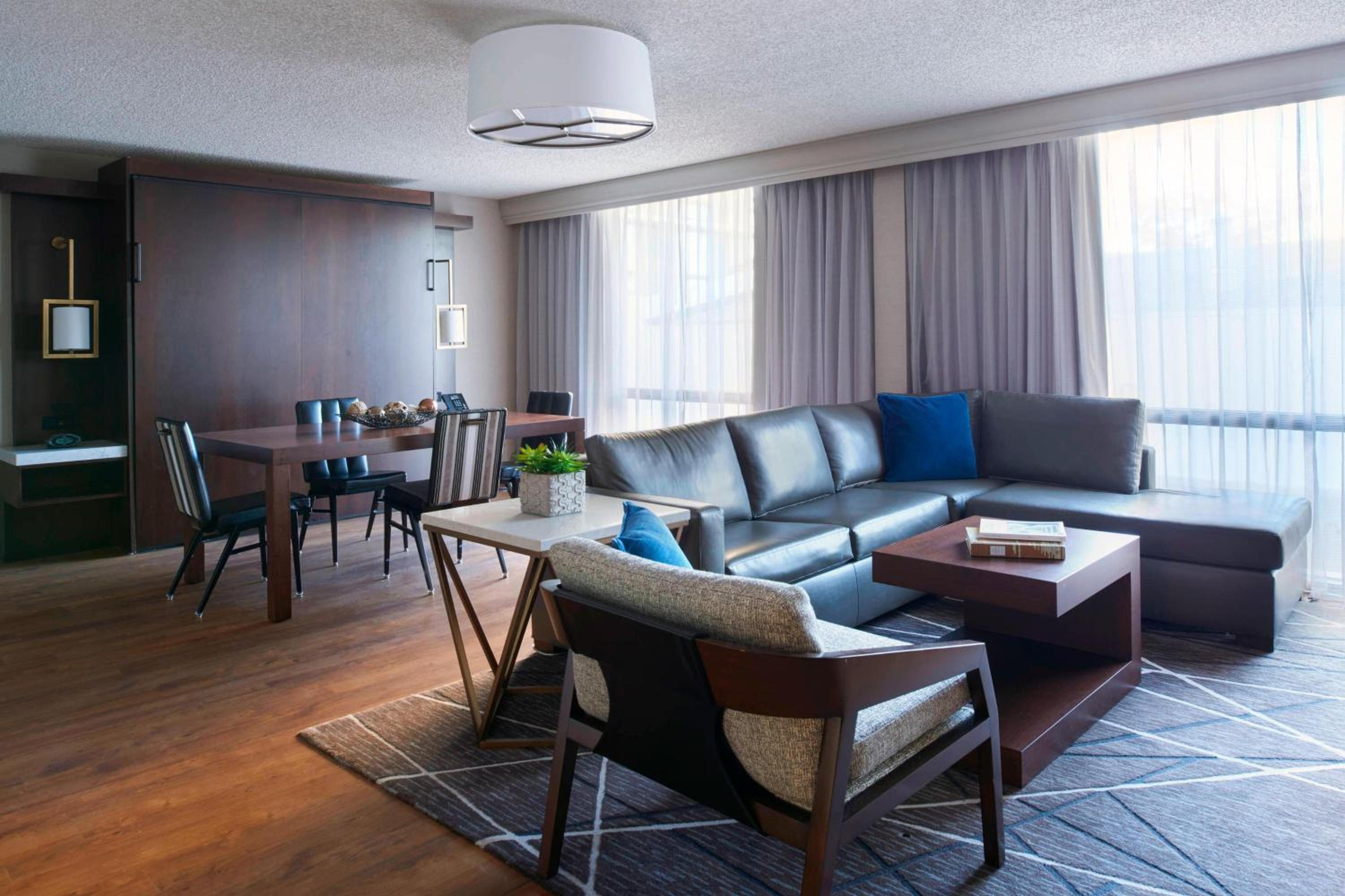 Kansas City Vacations - Kansas City Airport Marriott - Property Image 53