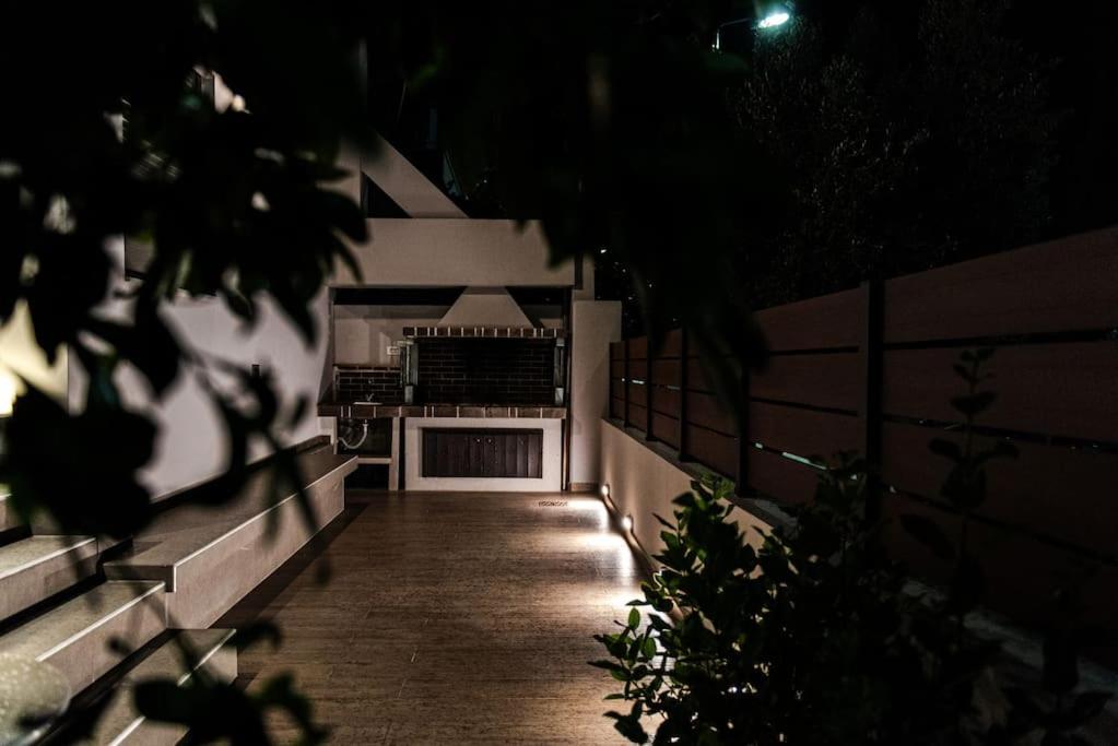 Kyanos residence
