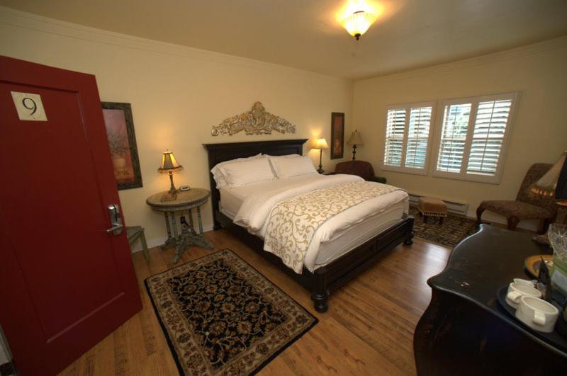 Half Moon Bay Vacations - Half Moon Bay Inn - Main Street Downtown - Property Image 17
