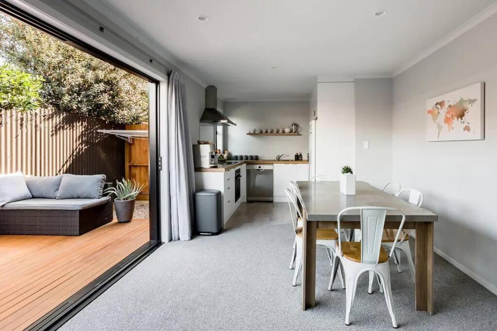 Contemporary Townhouse in Central Hamilton