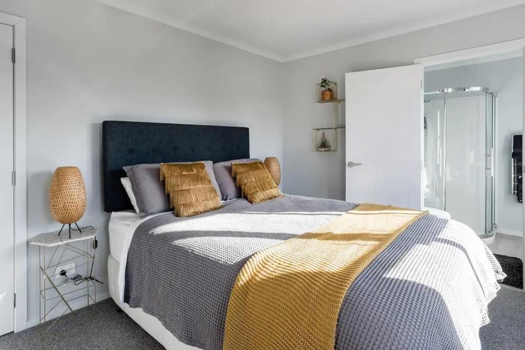 Contemporary Townhouse in Central Hamilton