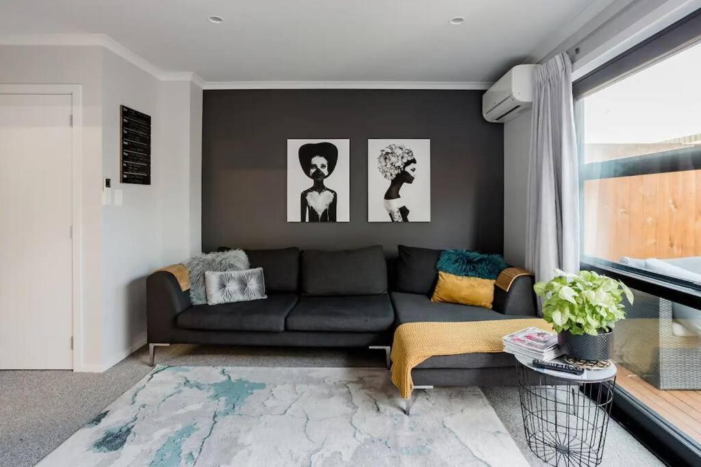 Contemporary Townhouse in Central Hamilton