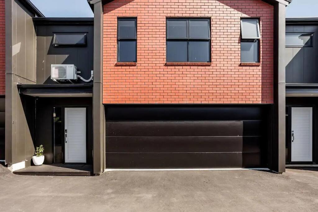 Contemporary Townhouse in Central Hamilton