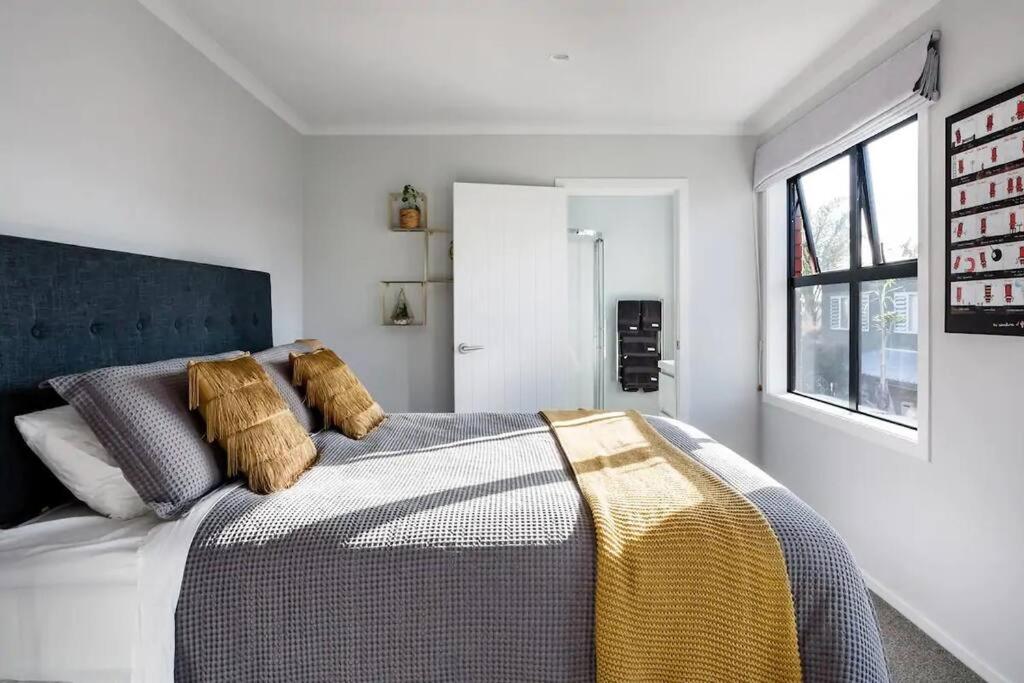 Contemporary Townhouse in Central Hamilton
