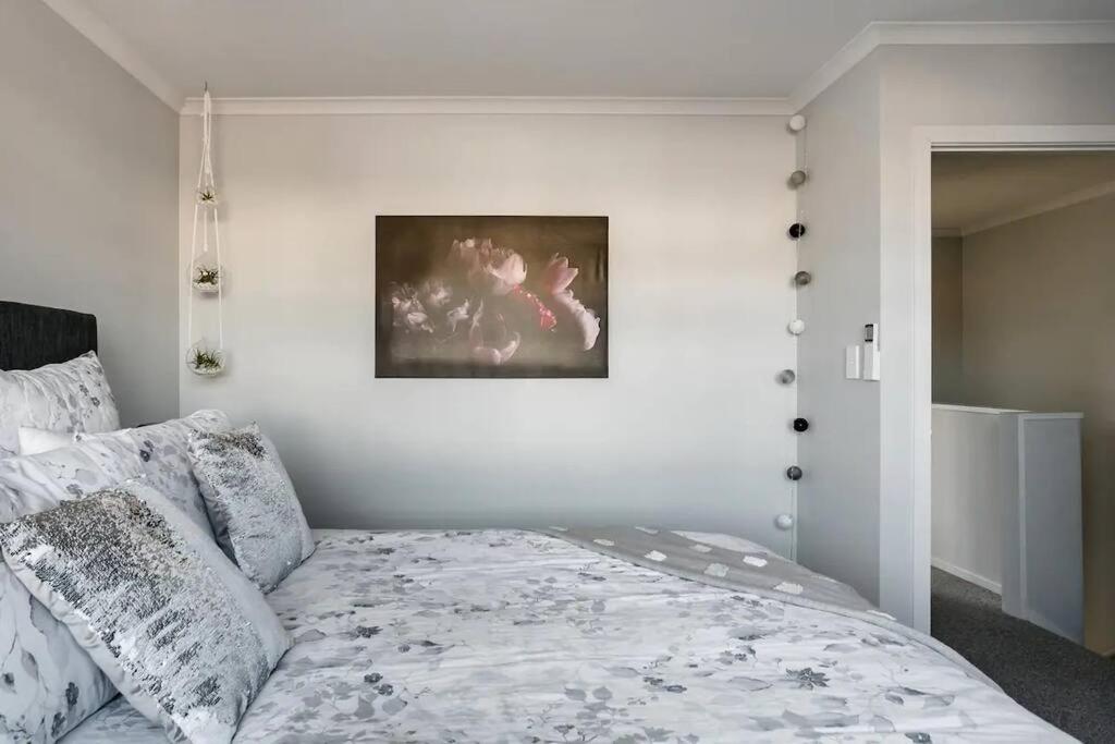 Contemporary Townhouse in Central Hamilton