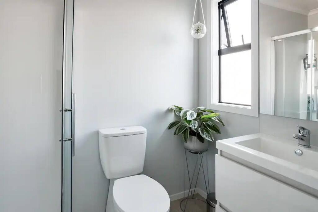 Contemporary Townhouse in Central Hamilton
