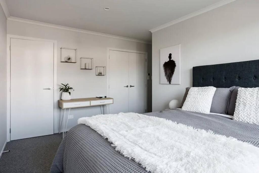 Contemporary Townhouse in Central Hamilton