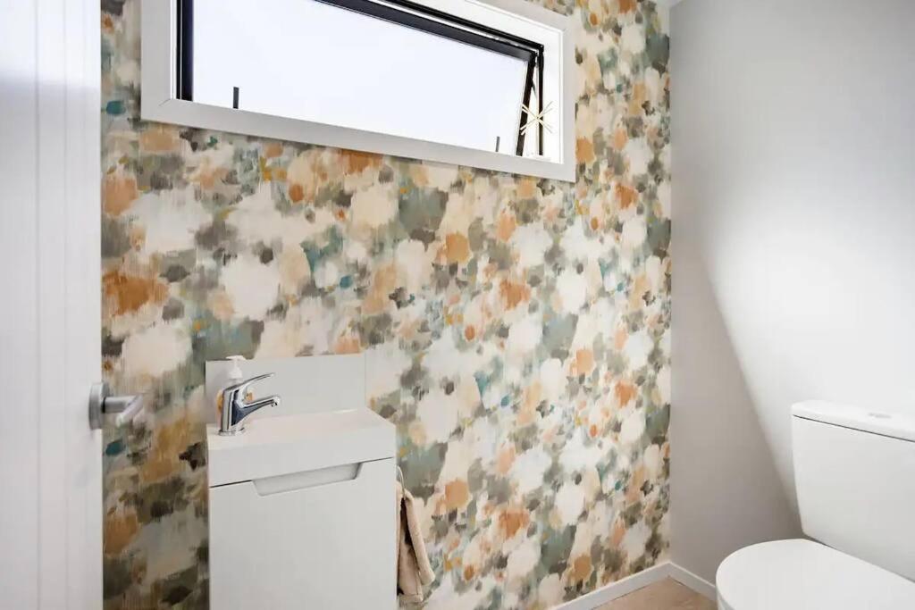 Contemporary Townhouse in Central Hamilton