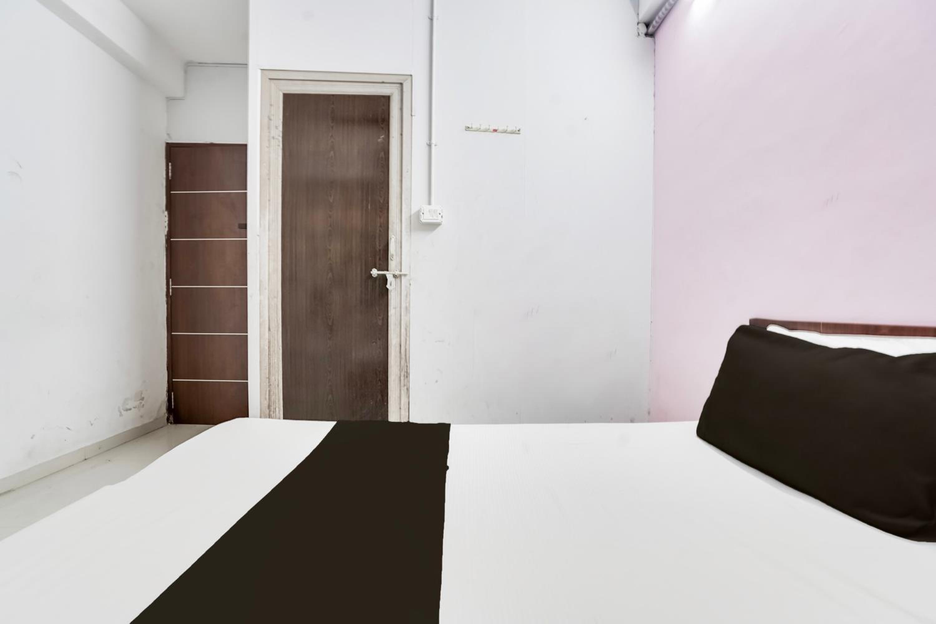 Hotel O DAY NIGHT ROOMS view 4