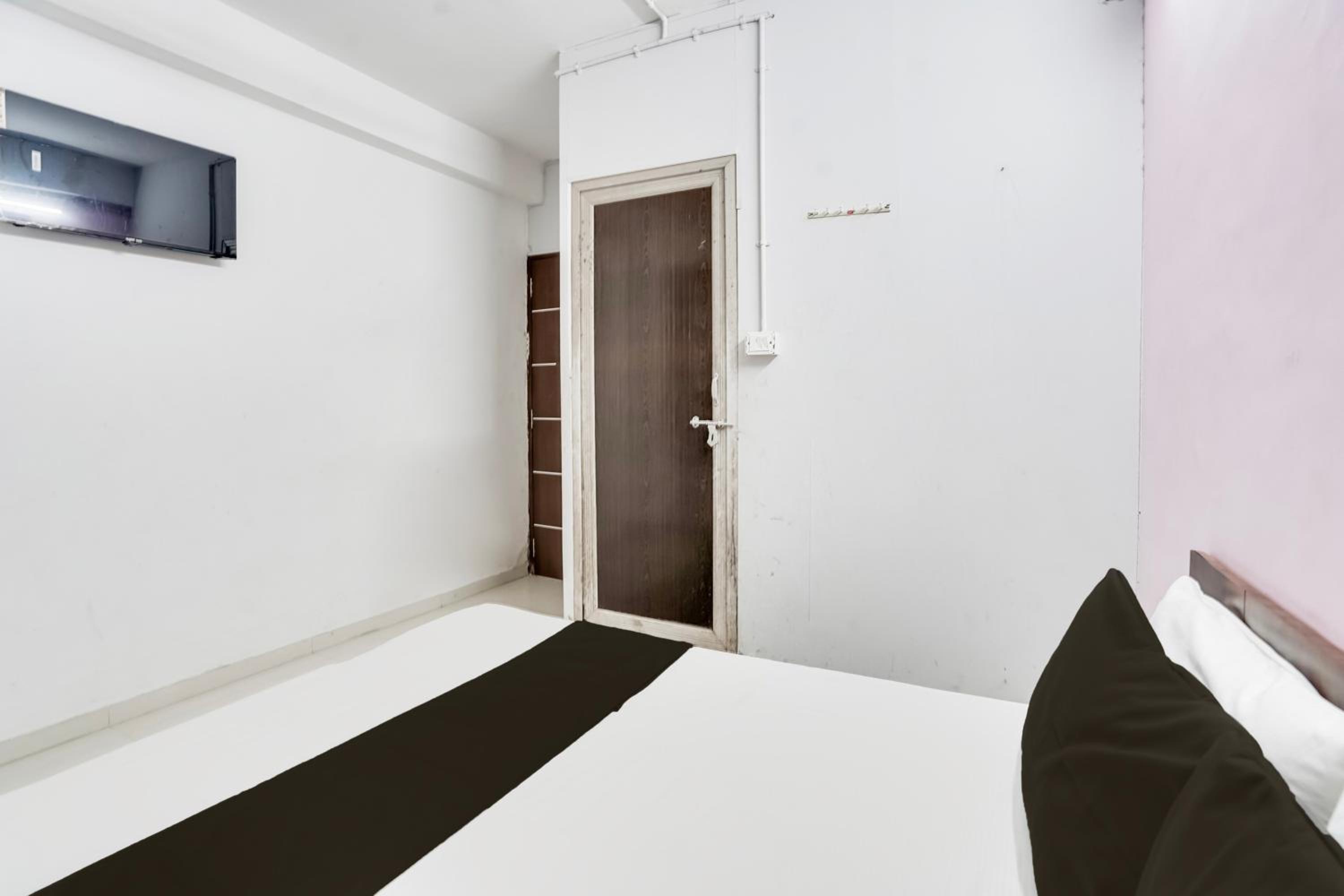 Hotel O DAY NIGHT ROOMS view 3
