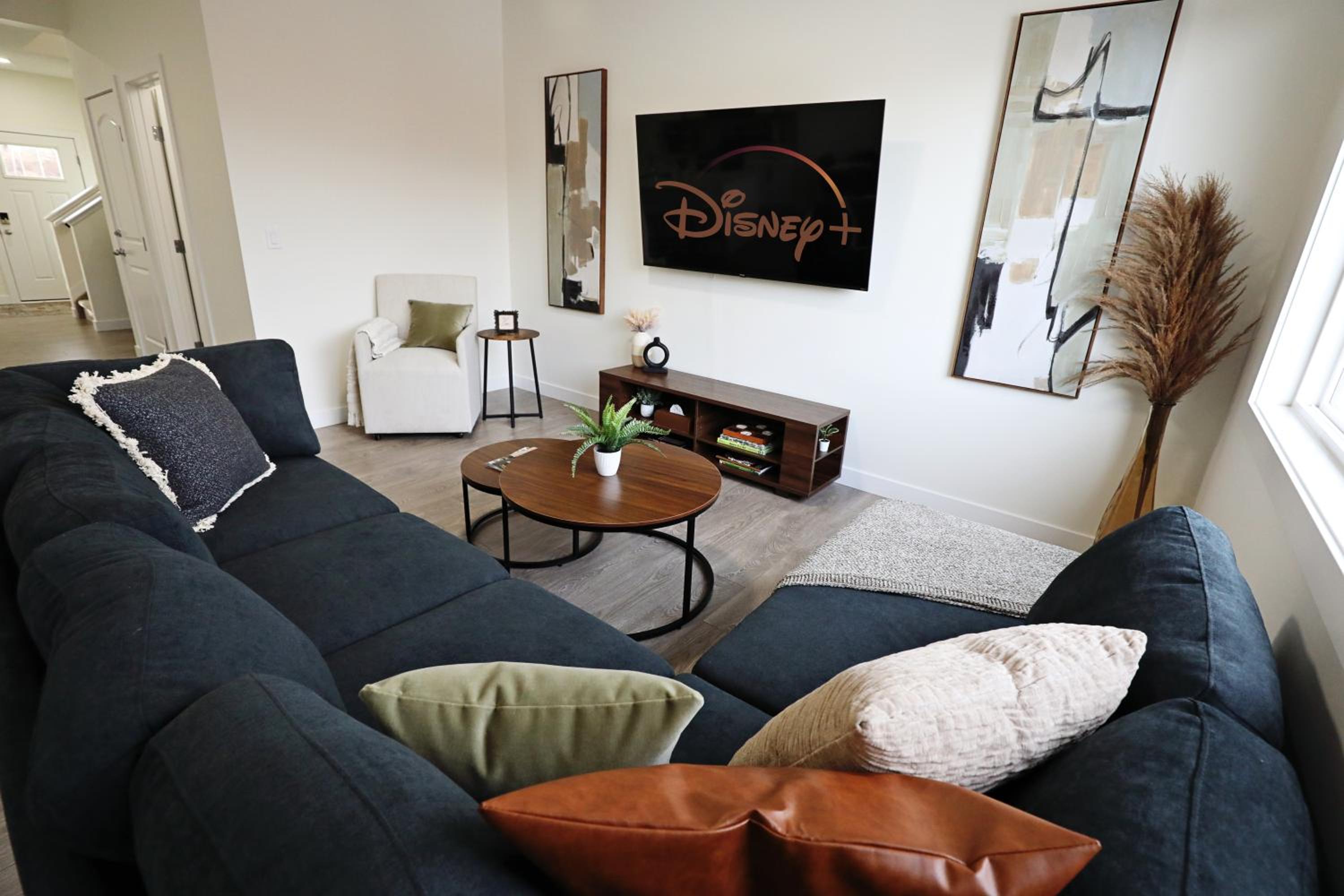 Escape in Style, Golf,King Beds,Disney+,Near WEM