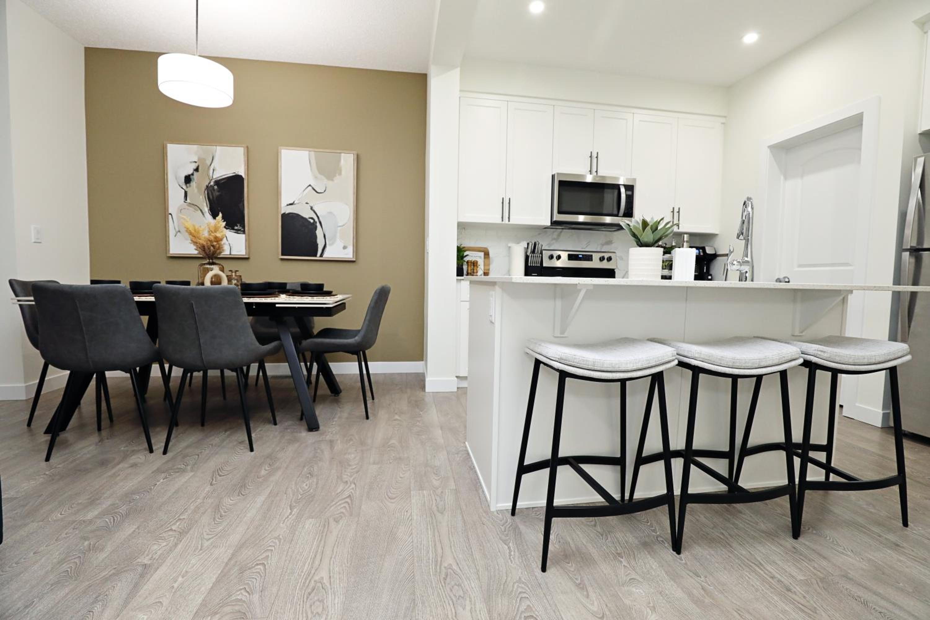 Escape in Style, Golf,King Beds,Disney+,Near WEM