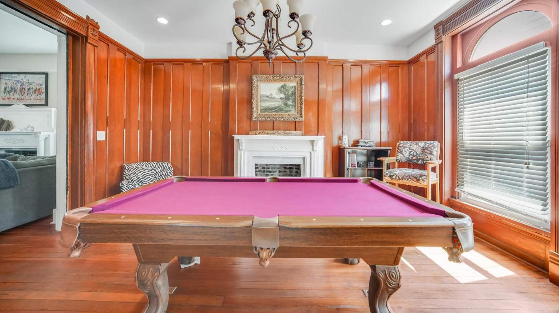 Historic 3-BR Downtown Bourbon Getaway