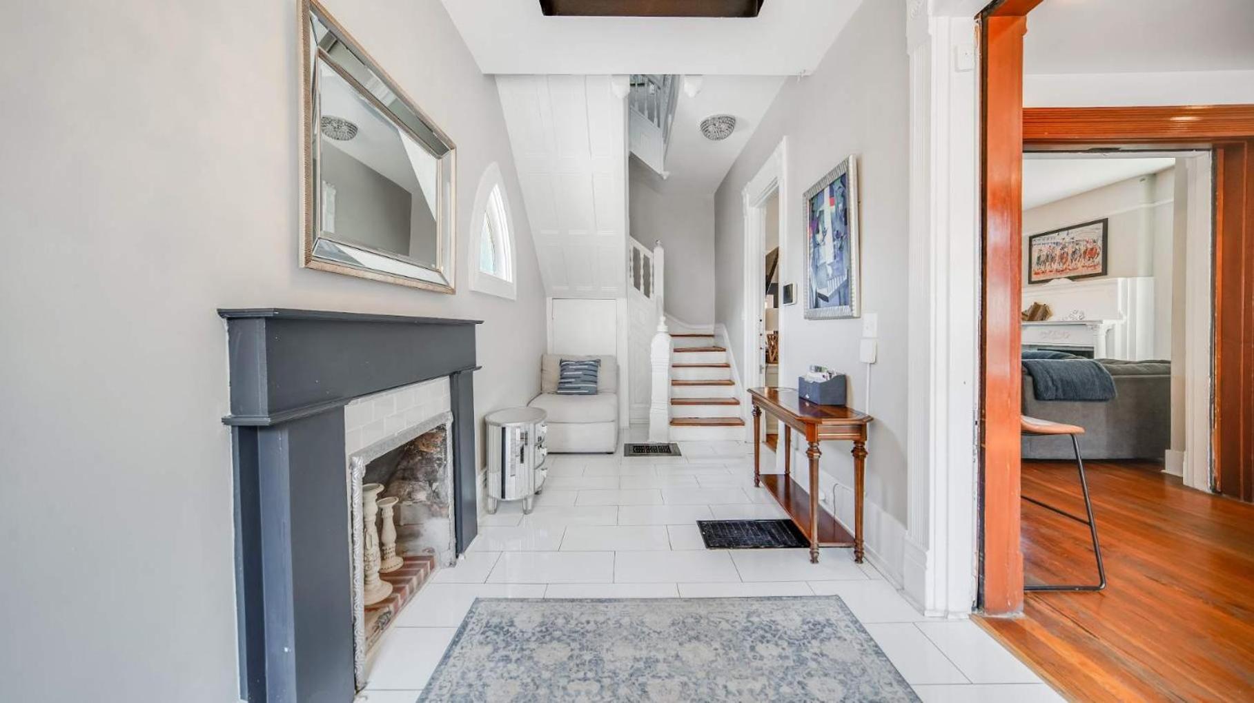 Historic 3-BR Downtown Bourbon Getaway
