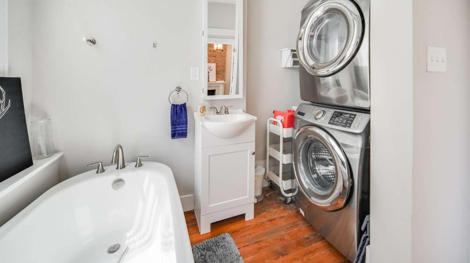 Historic 3-BR Downtown Bourbon Getaway