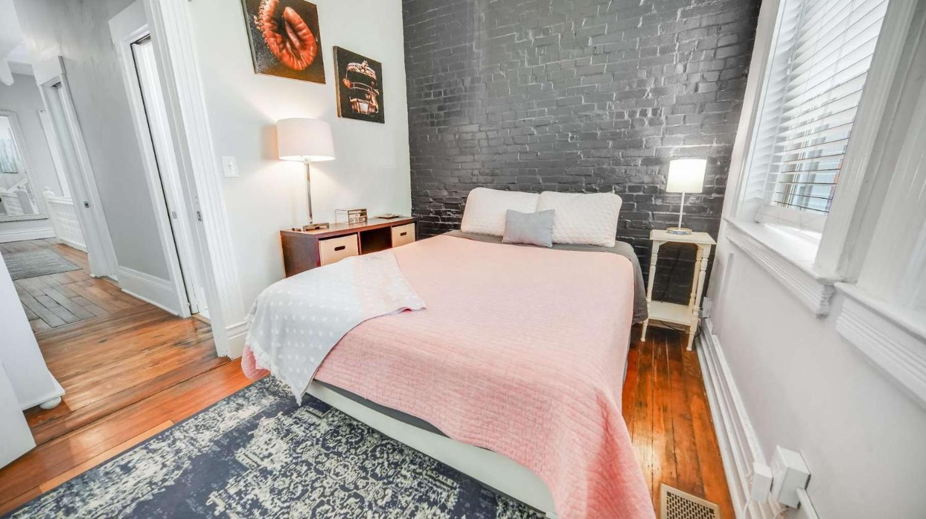 Historic 3-BR Downtown Bourbon Getaway