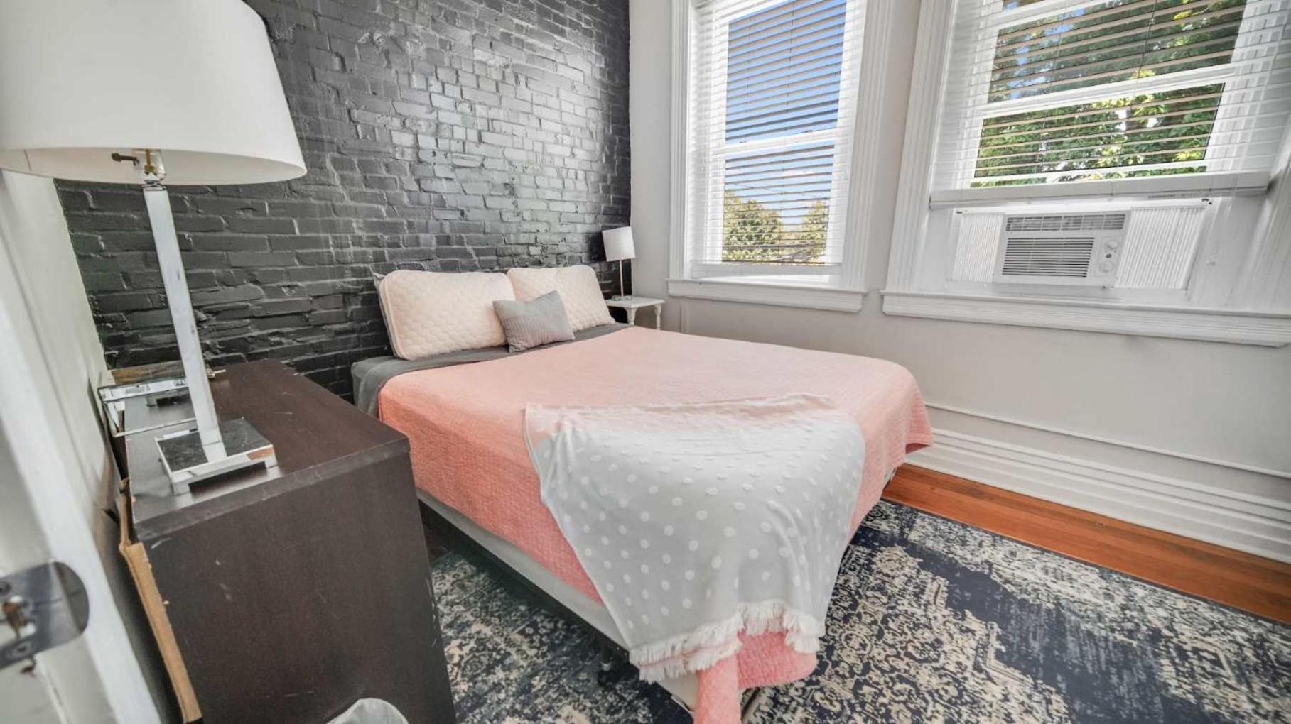 Historic 3-BR Downtown Bourbon Getaway