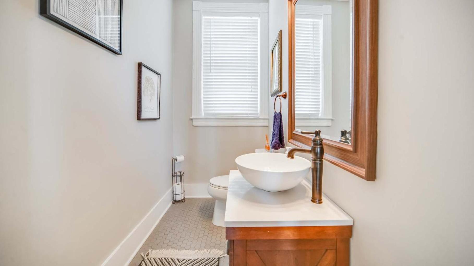Historic 3-BR Downtown Bourbon Getaway