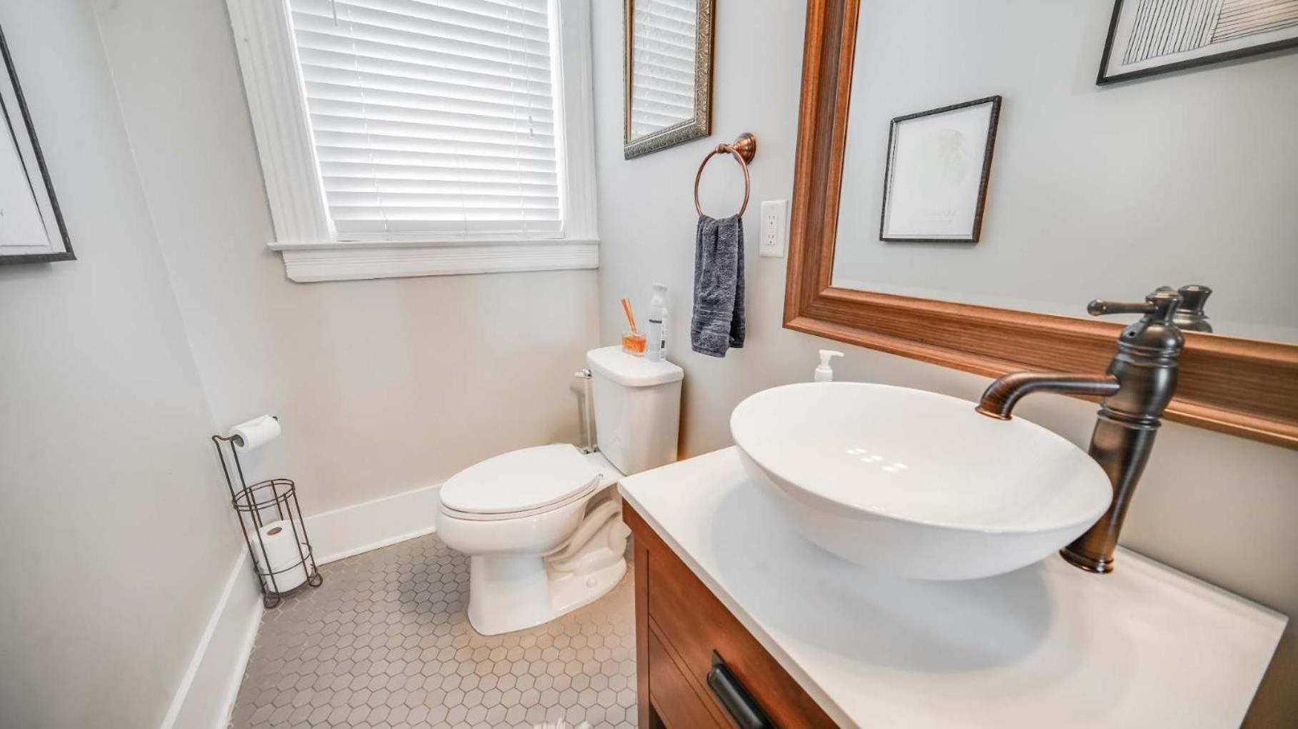 Historic 3-BR Downtown Bourbon Getaway