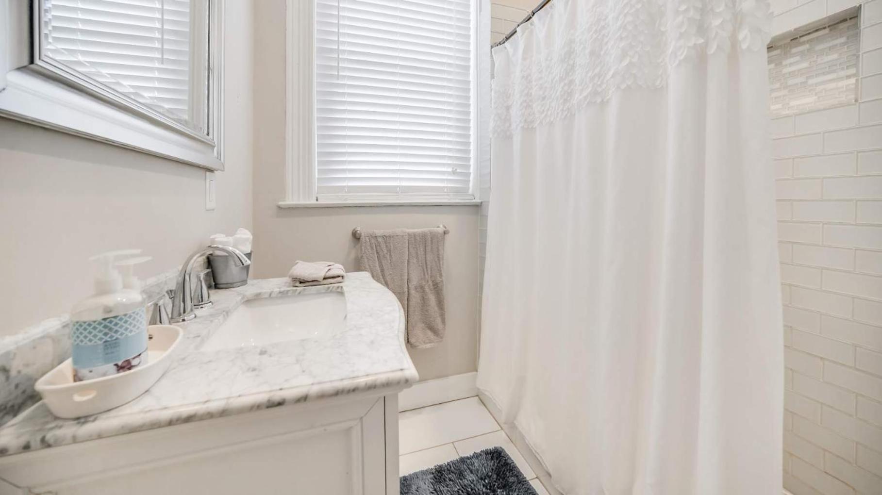 Historic 3-BR Downtown Bourbon Getaway